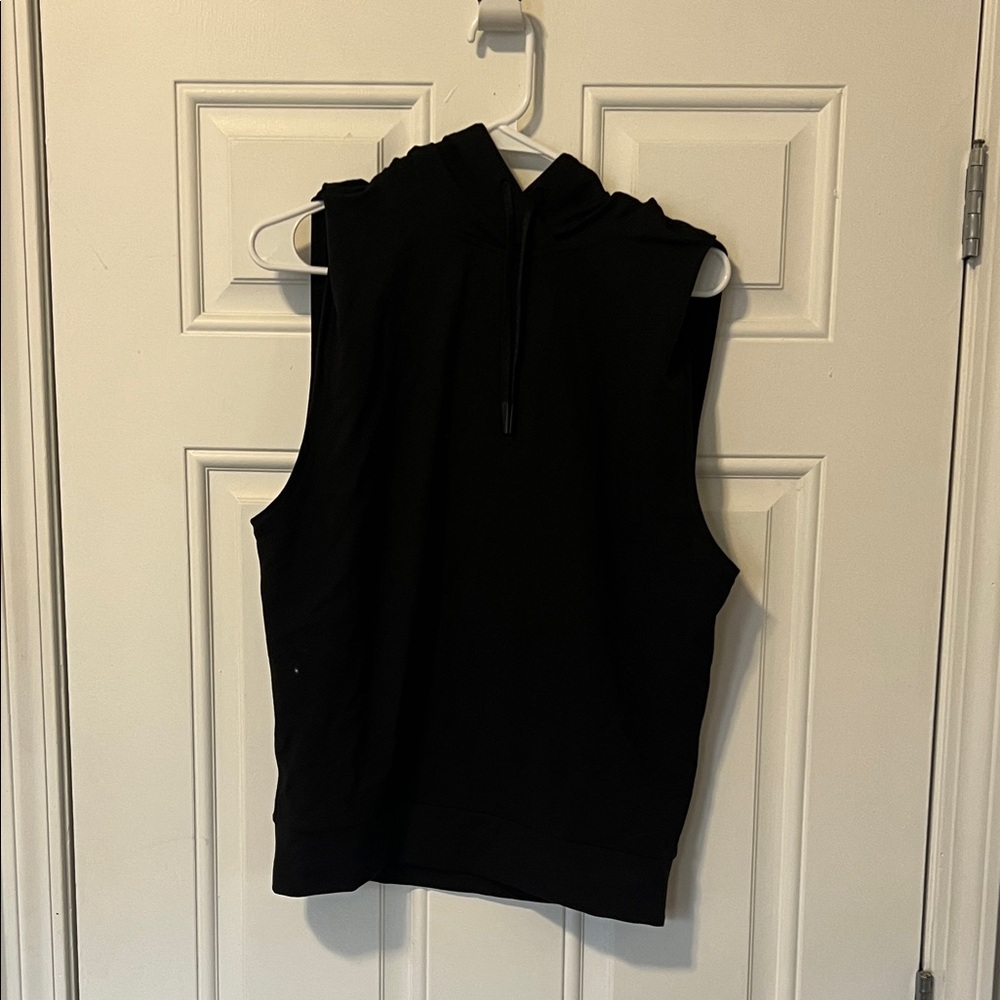 Lululemon / Barry’s sleeveless hoodie